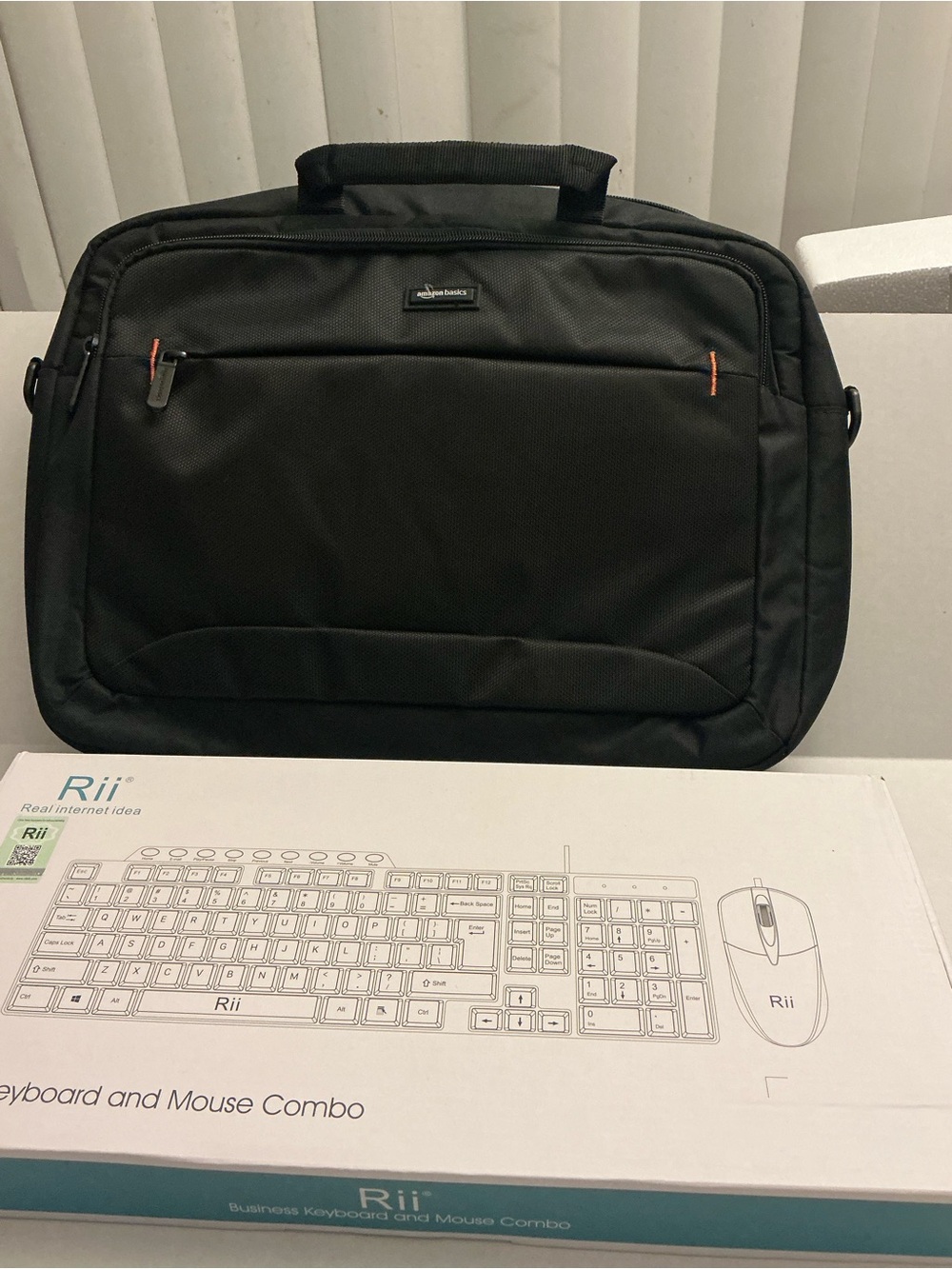 Black Business Laptop  Bag - Unbranded W/ wired keyboard Combo